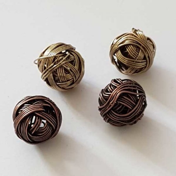 Perle divers en m&eacute;tal argent&eacute; 029 Lot 4 pi&egrave;ces