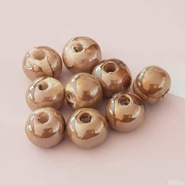 Perle ronde c&eacute;ramique marron beige 14 mm