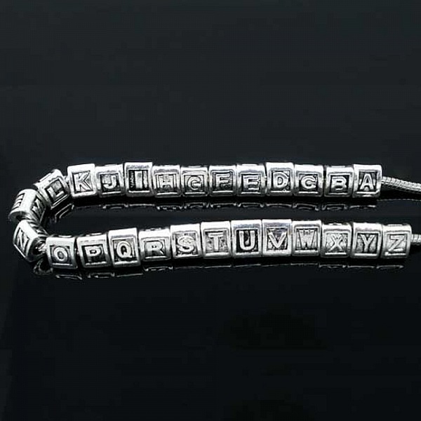 Perle triangle charms alphabet N&deg;02 lettre O m&eacute;tal argent&eacute; 8x9 mm