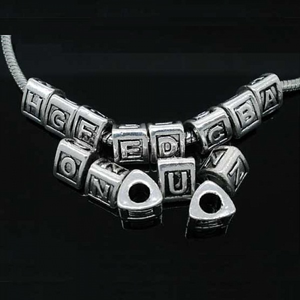 Perle triangle charms alphabet N&deg;02 lettre Z m&eacute;tal argent&eacute; 8x9 mm