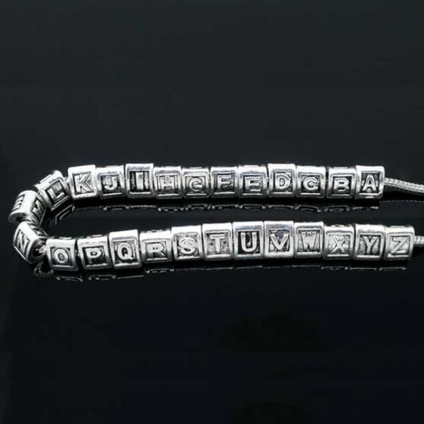 Perle triangle charms alphabet N&deg;02 lettre K m&eacute;tal argent&eacute; 8x9 mm