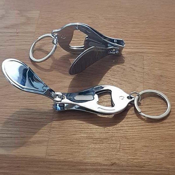 Porte cl&eacute; d&eacute;capsuleur - coupe ongle N&deg;01