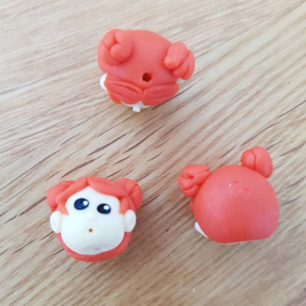 T&ecirc;te polym&egrave;re N&deg;06