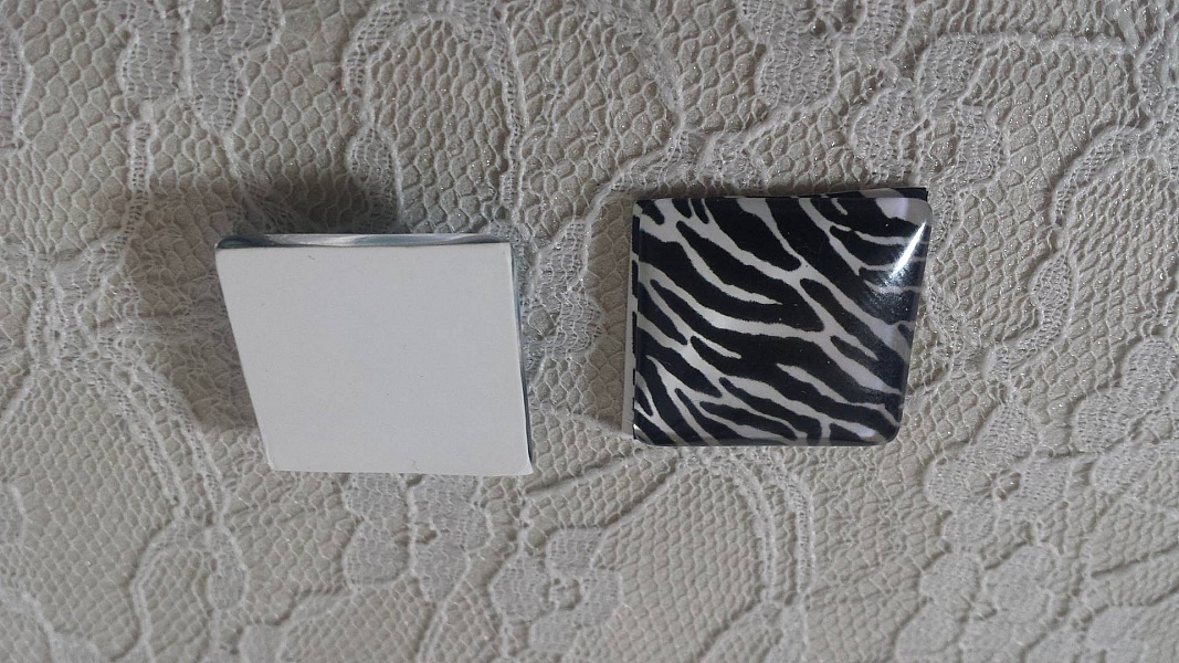 cabochon carr&eacute; en verre 25mm 028 