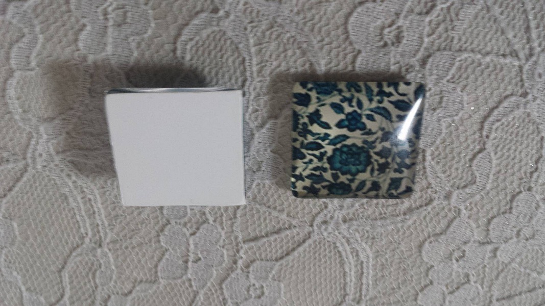 cabochon carr&eacute; en verre 25mm 023 