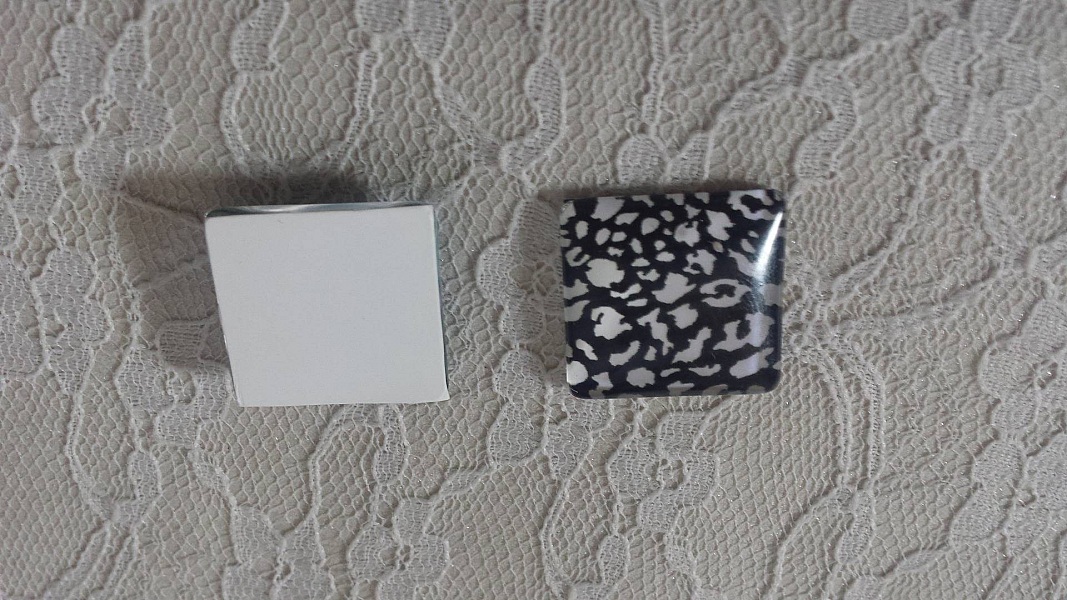 cabochon carr&eacute; en verre 25mm 006 