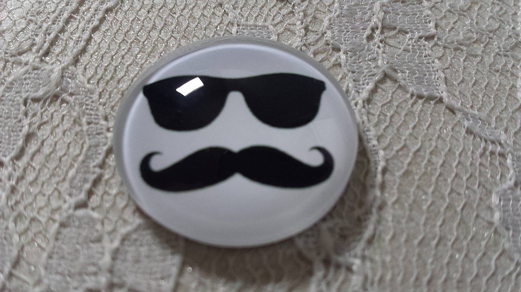 cabochon rond en verre 25mm moustache 012 