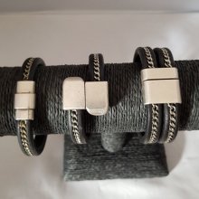 Cuir Régaliz Noir de 10 mm avec chaîne Doré par 20 cm