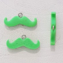 Breloque pendentif Moustache N°02 Vert