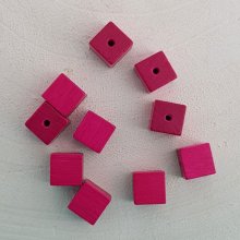 10 Perles Bois Cube / Carré 10 mm Fushia