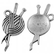 10 Breloques pendentifs pelote de laine aiguilles à tricoter métal Argenté
