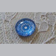 cabochon rond en verre 12mm fleur bleu 026 