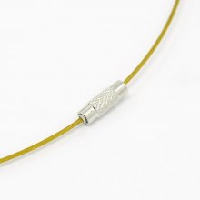 1 collier tour de cou fil câblé rigide vert jaune fermoir à visser N°01