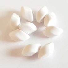 Perle fantaisie plastique ovale blanc 20 mm N°01