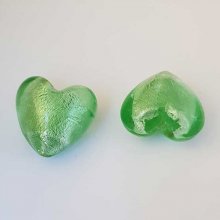 Perle fantaisie en verre forme coeur vert feuille d'argent 25 mm