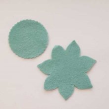 Jolie petite fleur en Feutrine 45 mm et 60 mm N°15-05 x 2 pièces