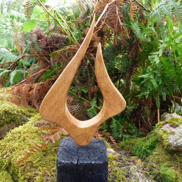 "La flame" sculpture en chêne du Morbihan