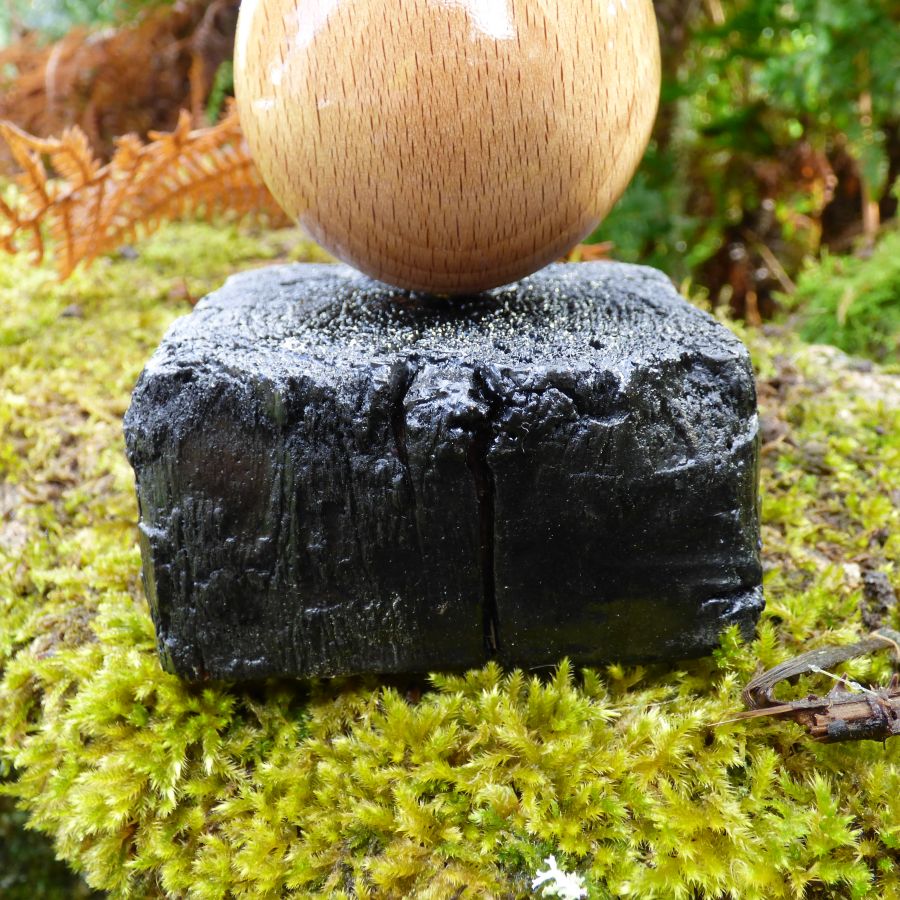 "Goutte de bois" sculpture en bois tourné