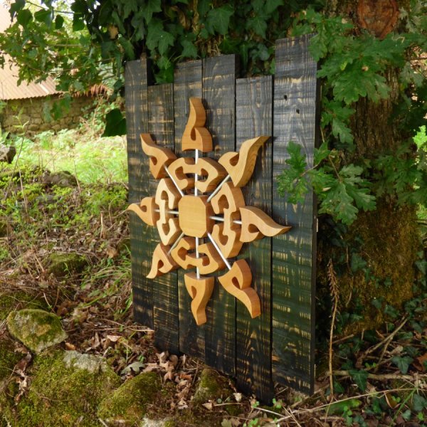 "Soleil de mélèze" cadre décoratif en bois