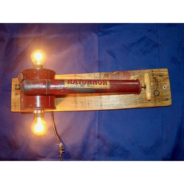 Applique ancien pulv&eacute;risateur &agrave; cire liquide 