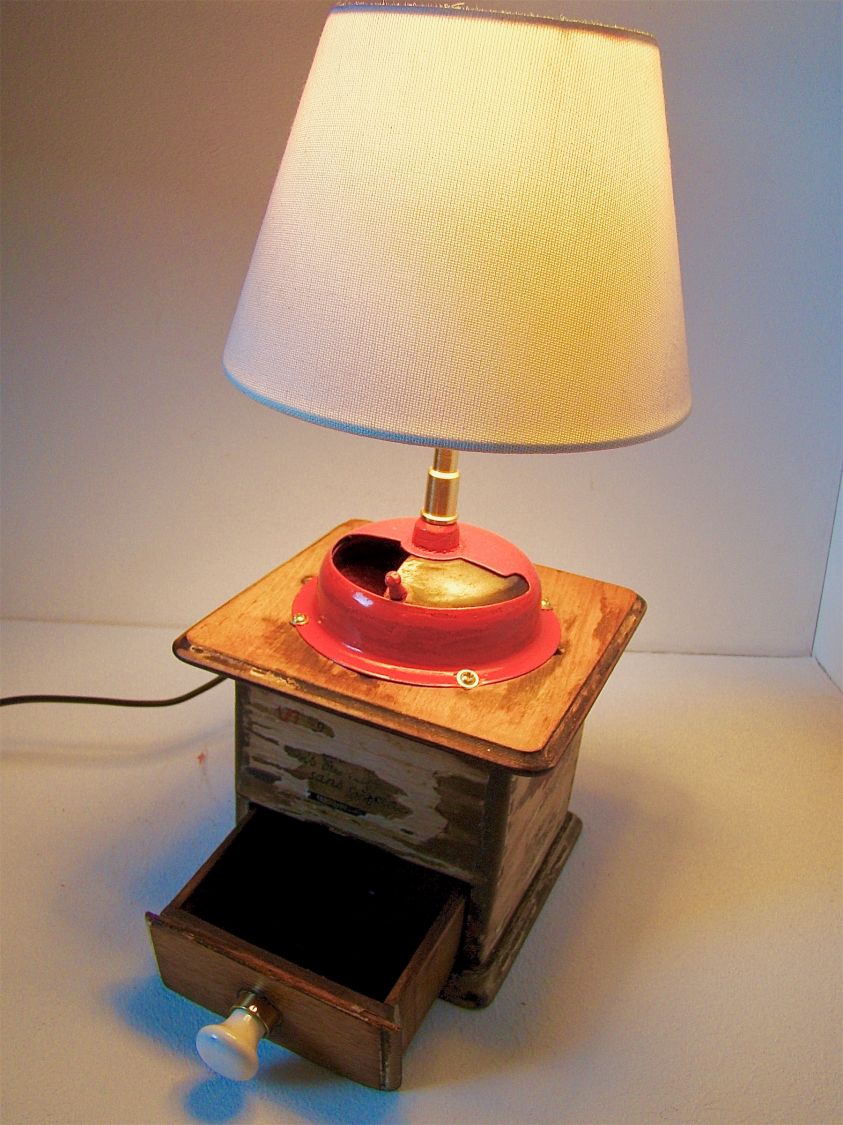 Lampe ancien moulin à café rouge 
