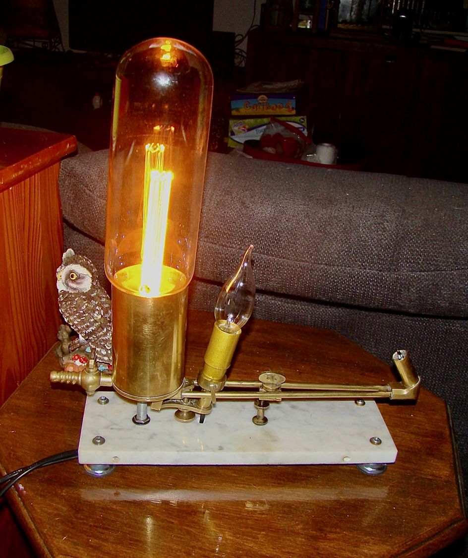 Lampe steampunk du savant fou