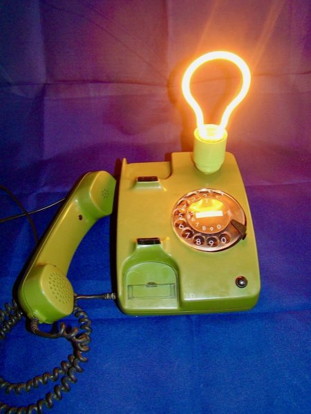 lampe t&eacute;l&eacute;phone style 80' Herr Kommissar 