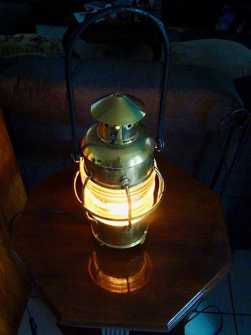 Le Phare Breton, lanterne electrique