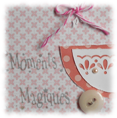 Naissance de petite fille, cette carte "moments magiques" coloris rose, blanc et gris souhaite la bienvenue, félicitations naissance