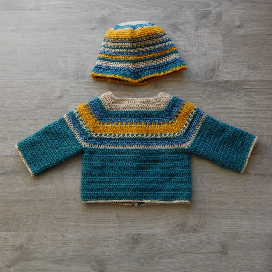 Ensemble gilet et chapeau style jacquard crocheté main couleur vert, beige, bleu, jaune