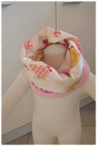 Snood enfant en polaire uni rose clair et intérieur coton blanc avec motif poules