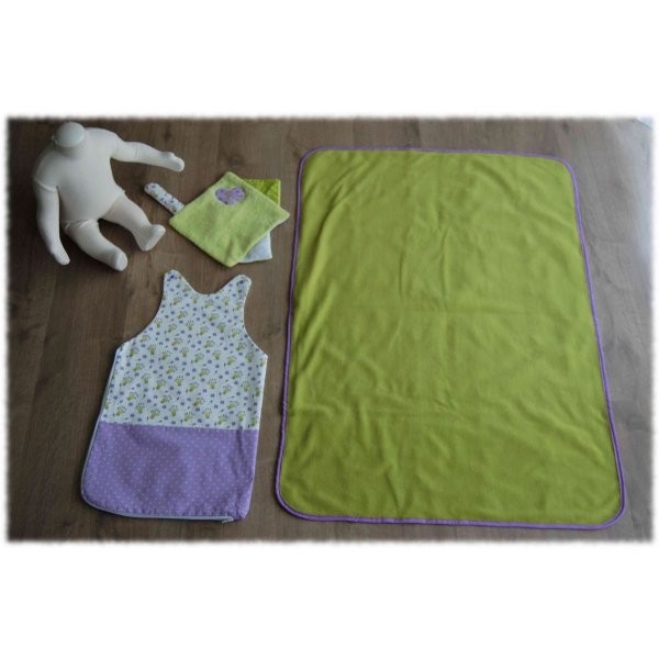 Trousseau de lit bébé en polaire verte et coton vert violet blanc patchwork