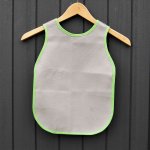 Tablier chasuble en toile grise biais vert pour enfant