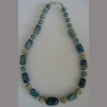 Collier bleu marbré