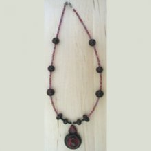 Collier pendentif rouge