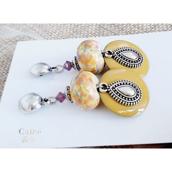 bouc d'oreille orignales de cr&eacute;ateur couleurs acidul&eacute;es vertt anis et goutte en argent vieilli