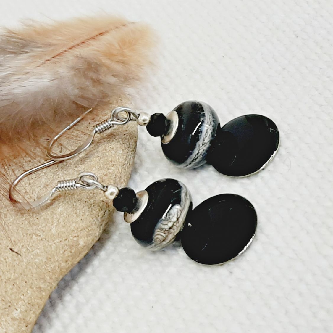boucles d'oreille avec perles noires et fil d'argent boucle d'oreilles de créateur