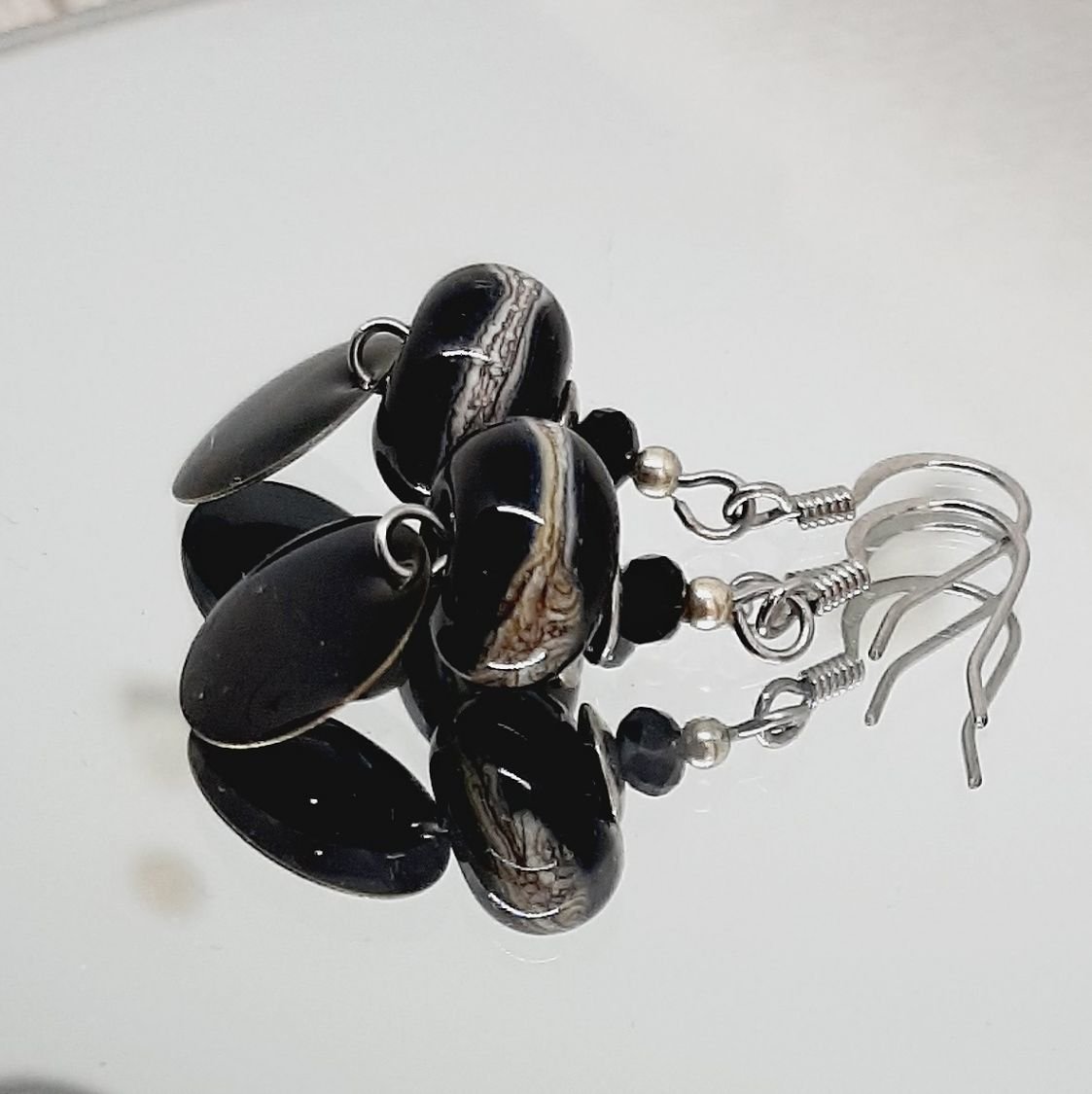 boucles d'oreille avec perles noires et fil d'argent boucle d'oreilles de créateur