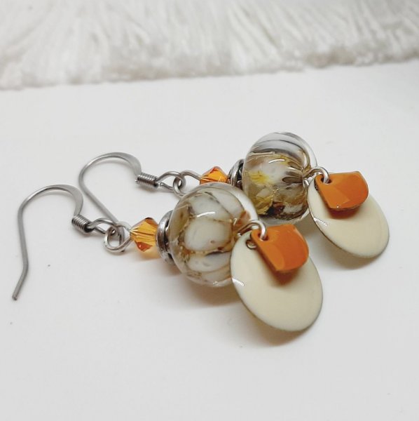 boucles oreilles jaune style &eacute;vezntail et &eacute;cru avec perle de cr&eacute;ateur