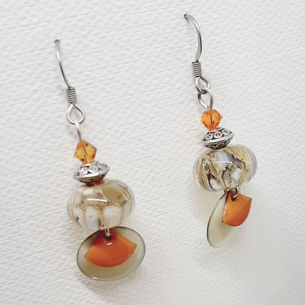 boucles oreilles jaune style &eacute;vezntail et &eacute;cru avec perle de cr&eacute;ateur