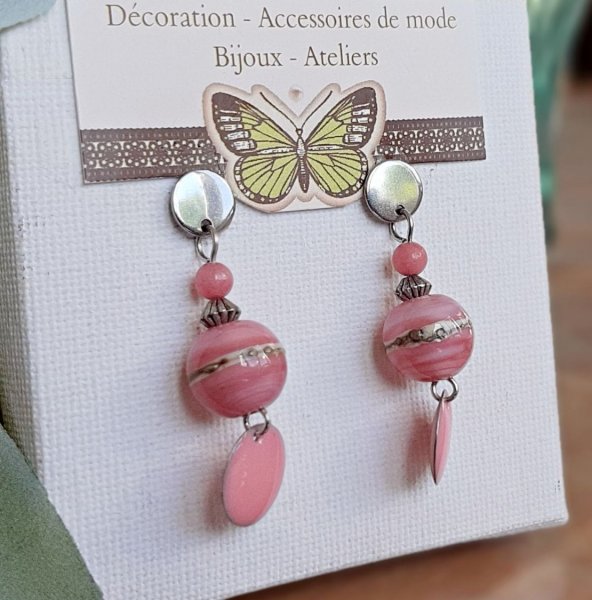 boucles d'oreilles pour oreilles perc&eacute;es rose guimauve
