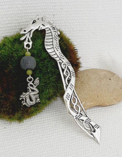 marque pages pendentif dragon avec perle gris faite main et perle pierre naturelle