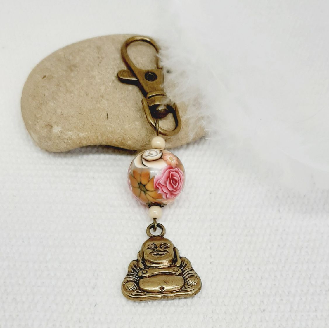 porte clés bouddha esprit zen et perle polymere fleurie aux couleurs esprit vintage 