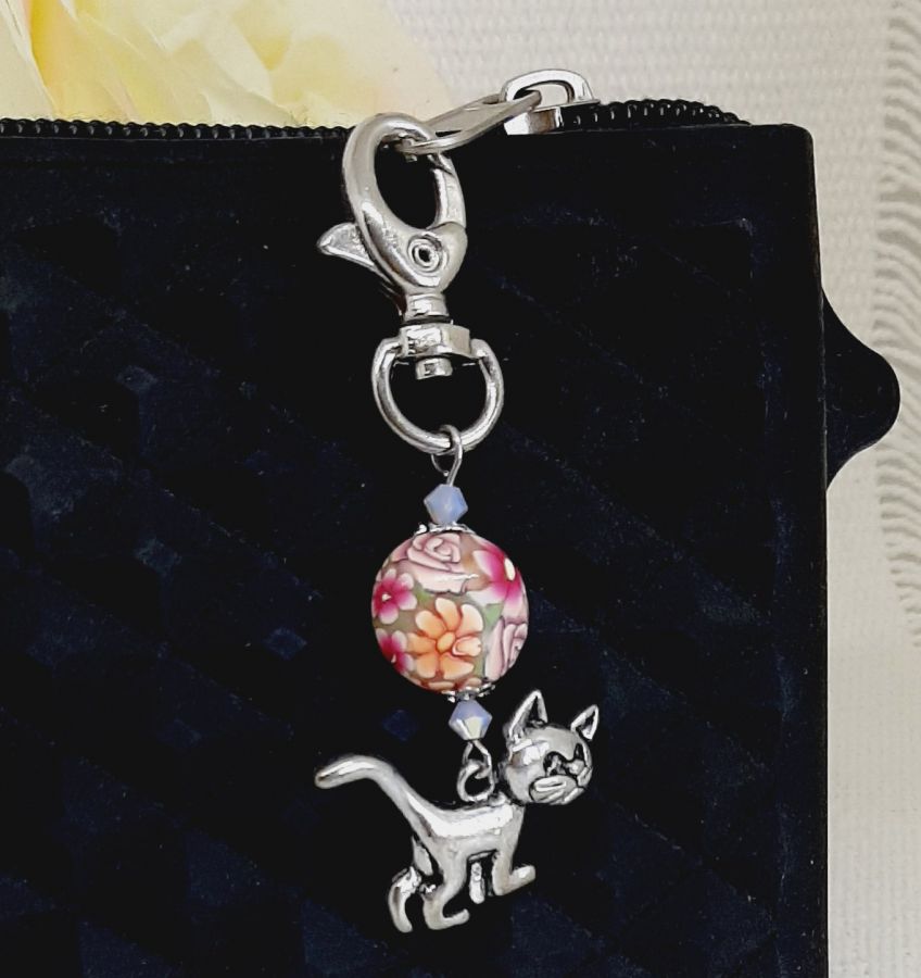 porte clés pendentif argenté chat perle lentille superbe fleuri
