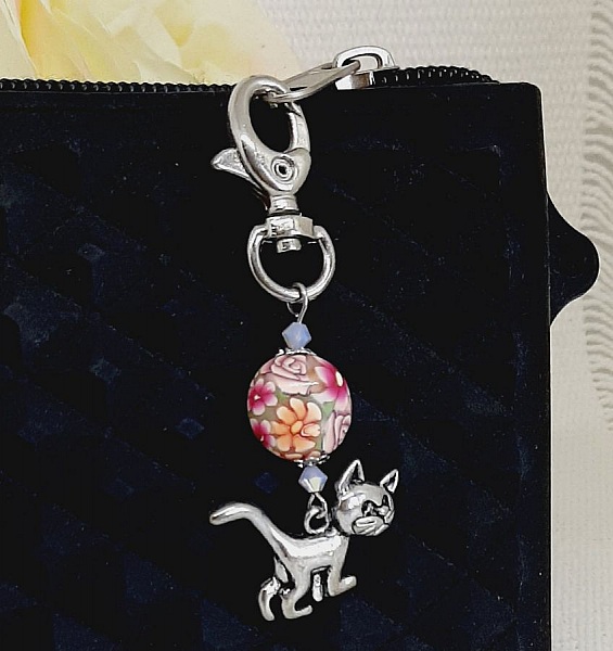 porte cl&eacute;s pendentif argent&eacute; chat perle lentille superbe fleuri