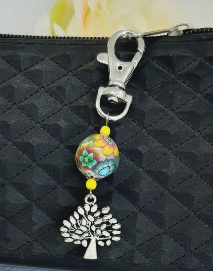 porte clé argenté symbole arbre de vie et perle faite main multicolore