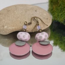 boucles oreilles couleur mode rose pastel tendre à pois modele unique avec perle de créateur