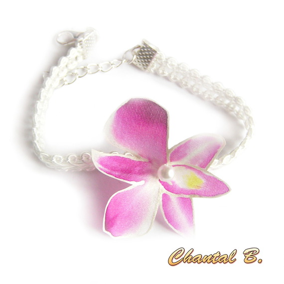 Bracelet orchidée adaptable en bandeau cheveux dentelle guipure blanche et sa fleur orchidée de soie rose mariage