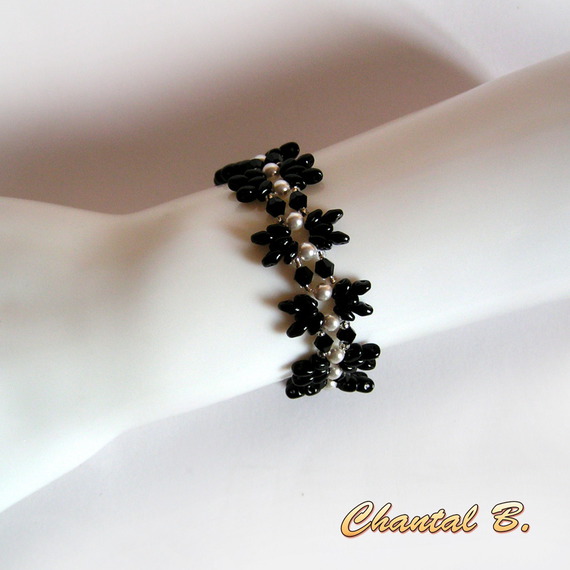 bracelet soirée perles swarovski blanches perles verre noir