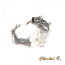 Bracelet guipure argent et sa fleur soie blanche peinte personnalisable en bandeau cheveux